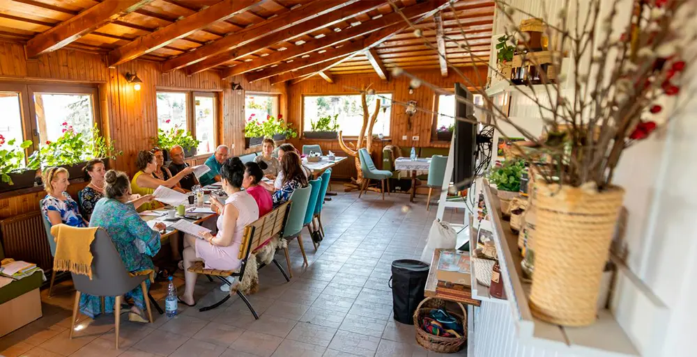 Vacanța cu un scop se desfășoară la Pensiunea Doru Beliş şi în această călătorie veți fi însoțiți de terapeuți, nutriționist, maseur, kinetoterapeut, personalul și întreaga echipă numărând peste 10 ani de experiență în domeniu.