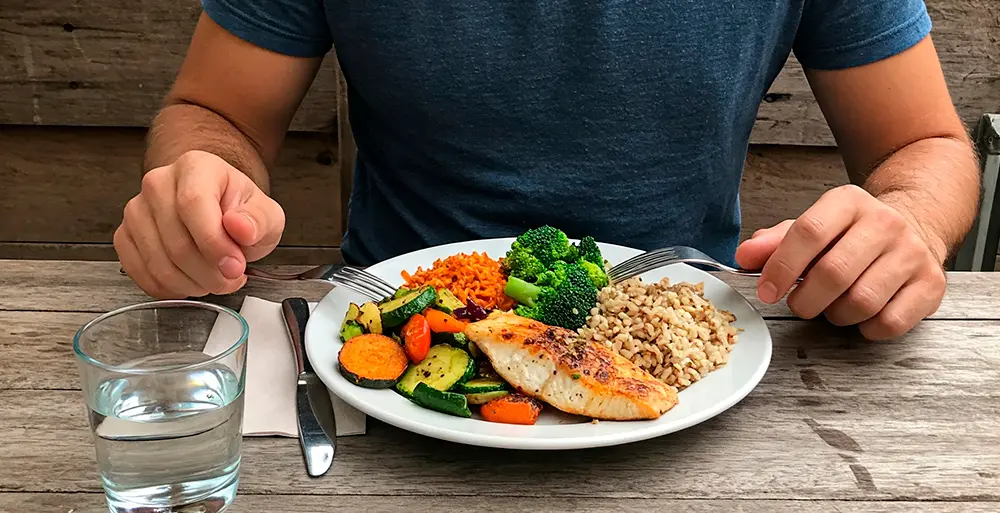 Longevitatea este într-o strânsă legătură cu nutriția, fiind responsabilitatea fiecăruia să adopte o strategie alimentară pentru abordarea bolilor cronice și pentru un stil de viață sănătos.